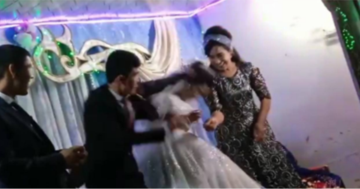 Xojayin va belbogli rus pornosini tomosha qiling