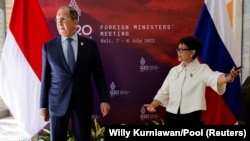 Министр иностранных дел России Сергей Лавров и глава МИД Индонезии Рено Марсуди. Нуса-Дуа, Бали, Индонезия, 8 июля 2022 года