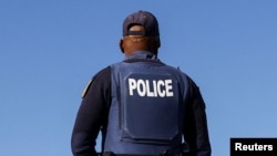 39-річну Мантулу і чотирьох чоловіків затримали після  того, як хтось сповістив про них поліцію (фото ілюстраційне)