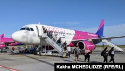 Compania aeriană Wizz Air anulează noi zboruri, din cauza unor verificări făcute în avans la motoarele unor aeronave.