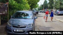 Procenjuje se da na severu Kosova ima oko 10.000 automobila sa KM tablicama, Severna Mitrovica, 4. jul 2022.