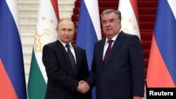 Рускиот претседател Владимир Путин и таџикистанскиот претседател Емомали Рахмон.