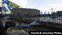 Разнесенный ураганом стадион в Якутии