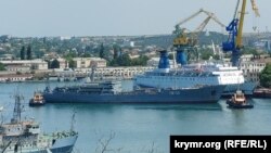 Плавуча майстерня ПМ-56 у Південній бухті Севастополя, 5 липня 2022 року