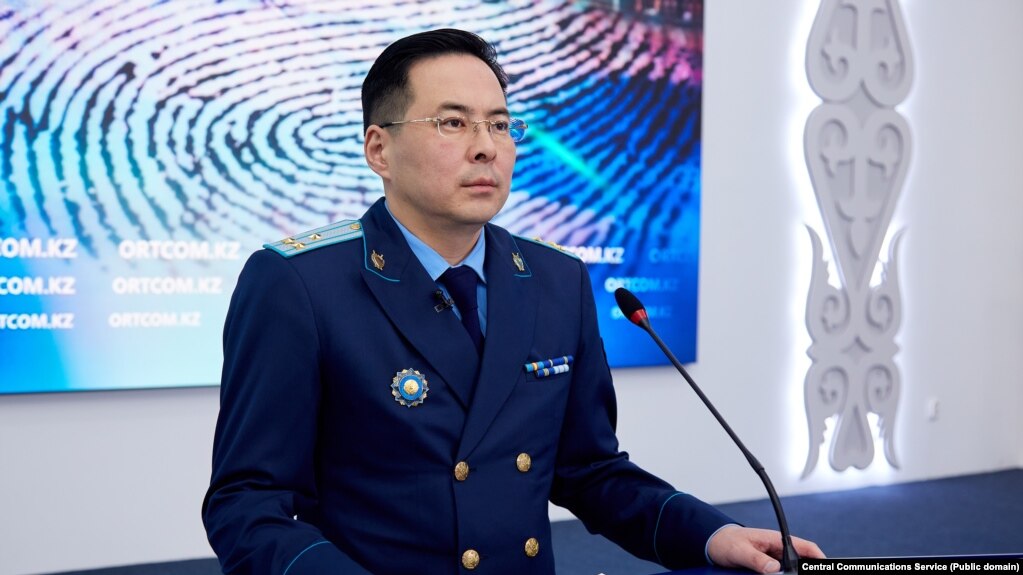 Заместитель начальника первой службы Генеральной прокуратуры Казахстана Елдос Килымжанов на брифинге