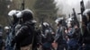 Қаңтар оқиғасында Алматы алаңында тұрған полиция. 2022 жылдың қаңтары
