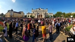 Протестът в подкрепа на Никола Минчев беше организиран спонтанно няколко часа по-рано в четвъртък във Фейсбук.