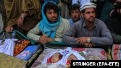 کودکانی که در اثر زلزله در ولایت پکیتکا جان باخته اند