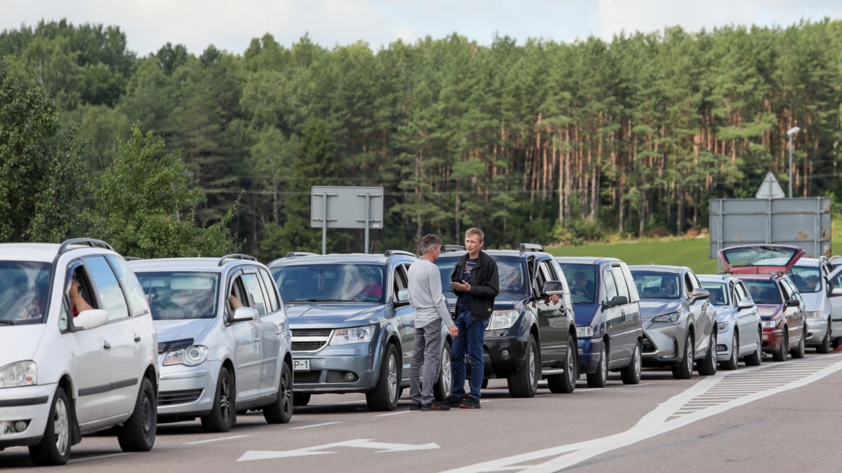 На сухопутных пограничных пунктах в России – очереди из автомобилей