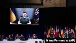 Ukrain prezidenti Wolodymyr Zelenski NATO-nyň sammitinde çykyş edýär. Madrid, Ispaniýa. 29-njy iýun, 2022 ý. 