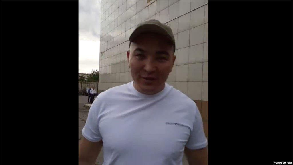 Переживший пытки после ареста по подозрению в «участии в массовых беспорядках» Азамат Батырбаев вышел на свободу, получив условный срок. 5 июля 2022 года