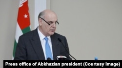 Аслан Бжания выступил с посланием к абхазскому парламенту