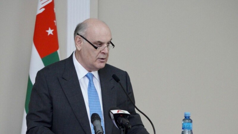 Аслан Бжания: Мы с визитом президента Беларуси связываем большие надежды