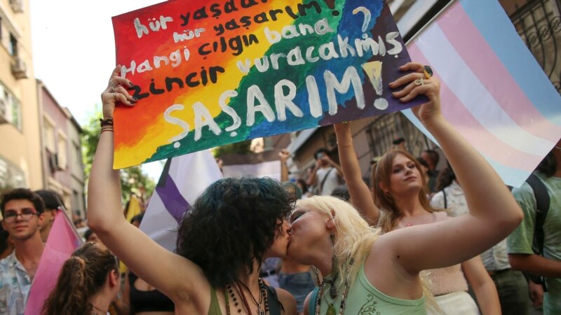 Desetine uhapšenih tokom Parade ponosa u Istanbulu