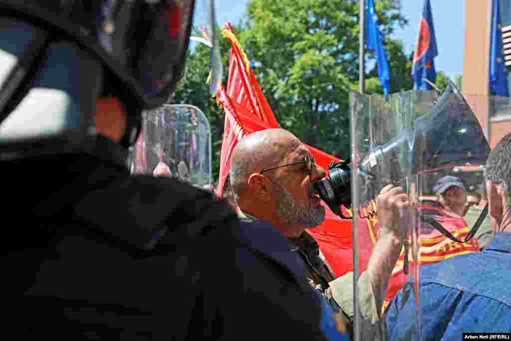 KOSOVO: Veterans protest requiring higher pay. June 16, Prishtina 