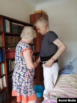 An ailing Dmitry Kolker with his mother a few days before his arrest.