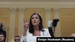 Cassidy Hutchinson, ish-ndihmëse gjatë administratës së ish-presidentit të SHBA Donald Trump, dëshmon gjatë një seance dëgjimore mbi hetimin e ngjarjeve të 6 janarit në Kongresin Amerikan. 28 qershor, 2022.