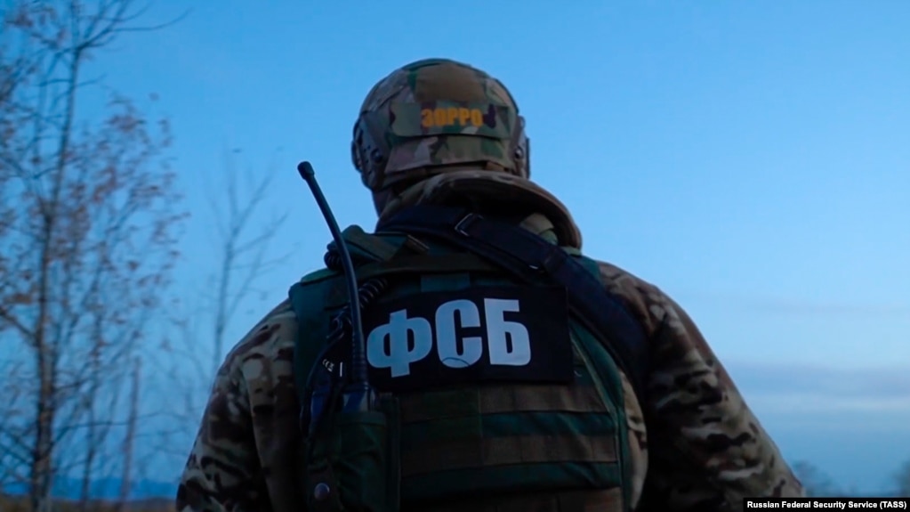 Раніше у ФСБ Росії заявили про затримання на Херсонщині групи громадян України, яка нібито має «трьох кураторів, що є співробітниками Служби безпеки України»
