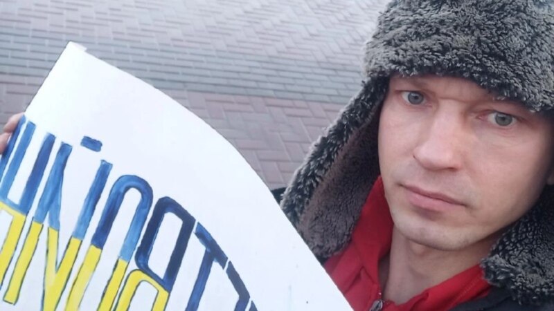 Суд в Молдове оштрафовал россиянина, написавшего на воротах посольства РФ в Кишиневе «Путин – убийца»
