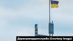Украинското знаме повторно е подигнато на Змискиот Остров во Црното Море, соопшти украинската војска