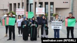 Акция протеста граждан Туркменистана в Турции 21 июня 2022 года