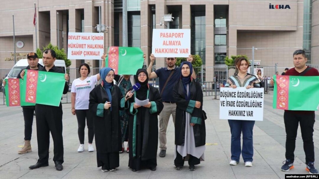 Turkmen nationals residing in Turkey stage a protest in Istanbul on June 21 against human rights abuses by Turkmen authorities.
