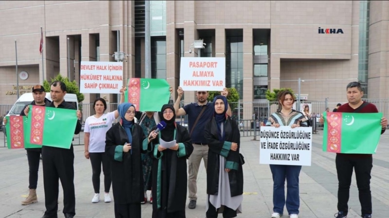 Stambul: türk aklawçysy türkmen resmilerini suda berdi
