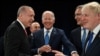 От ляво на дясно: турският президент Ердоган, американският президент Байдън, генералният секретар на НАТО Столтенберг и премиерът на Великобритания Джонсън. Снимката е направена на 29 юни по време на срещата на върха на НАТО в Мадрид. 