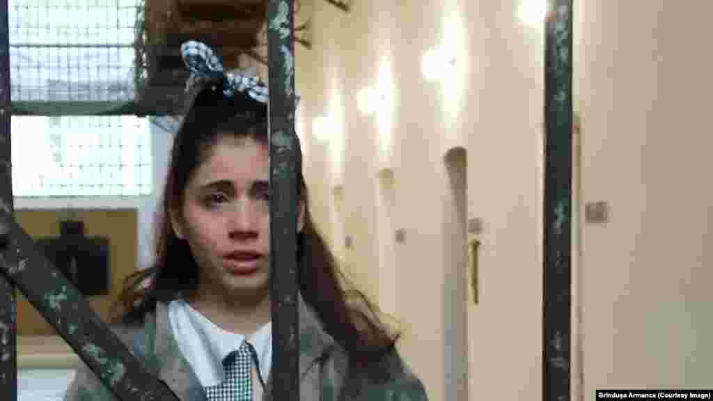 Adolescenta Ioana Cantacuzino arestată ca &bdquo;dușmancă&rdquo; a statului comunist revine în spectacolul studenților de la UNATC în spațiul Memorialului de la Sighet