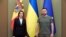 Președinta Moldovei, Maia Sandu, și președintele Ucrainei, Volodimir Zelenski, în timpul unei întâlniri din 27 June 2022. Reprezentanții uniunii Europene tocmai le acordaseră celor două țări statutul de candidate la aderare.