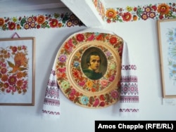 A decorated plate featuring Ukrainian poet Taras Shevchenko in a house in Petrykivka