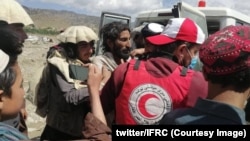 جریان امداد رسانی به آسیب دیده گان زلزله اخیر در جنوبشرق افغانستان 