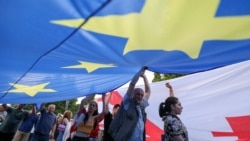 În Georgia, zeci de mii manifestă pentru aderarea la UE