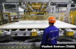 Изготовление плит ДСП на фабрике "IKEA Индастри Новгород"
