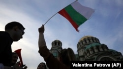 Bulgaria nu este atât de avansată în lupta împotriva corupției precum România, spune un expert bulgar intervievat de Europa Liberă. 