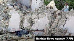 یک خانۀ که در اثر زلزله در ولایت پکتیکا کاملاً تخریب شده است