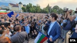 Премиерът Кирил Петков по време на демонстрацията в подкрепа на кабинета