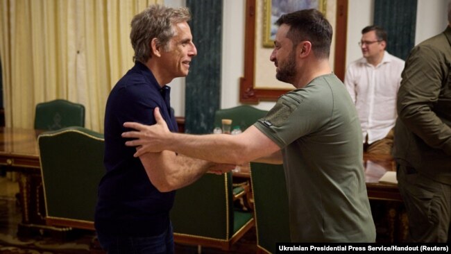 Hollywood actor and UN goodwill ambassador Ben Stiller (left) meets with Ukrainian President Volodymyr Zelenskiy in Kyiv on June 20.