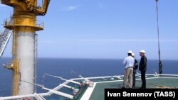 Морская платформа "Орлан" для добычи нефти и газа установлена на шельфе Сахалина в рамках проекта "Сахалин-1"