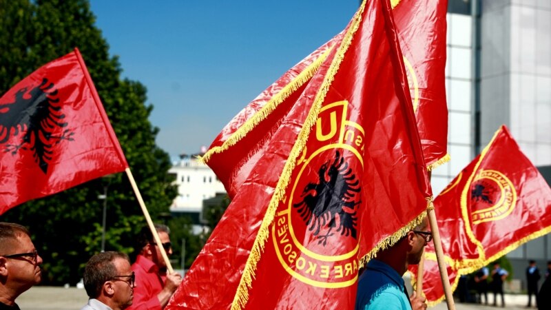 Serbia thotë se ka arrestuar një shtetas shqiptar pasi iu gjetën flamuj të UÇK-së