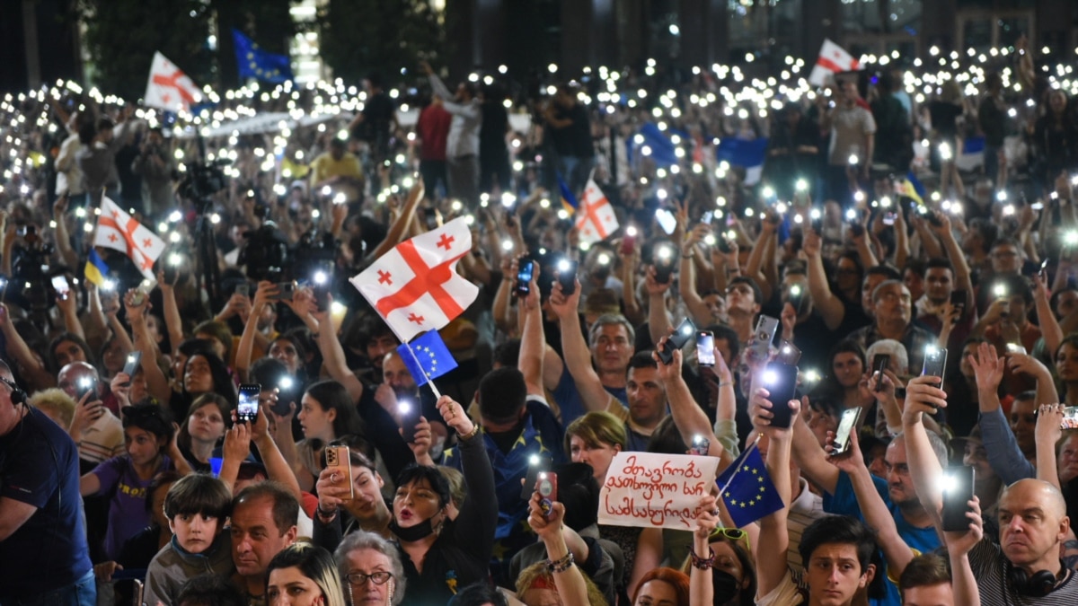 Tens Of Thousands Resume Pro-EU, Anti-Government Rallies In Georgian ...