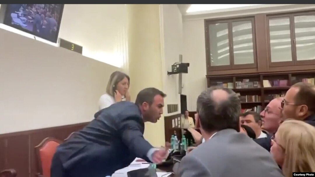 Расправа меѓу пратеници во собарниска седница за европски прашања 