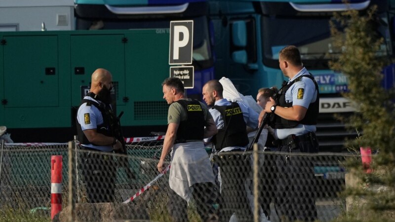 Tre të vrarë nga të shtënat në qendrën tregtare në Kopenhagë   