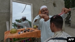 Shocked local residents in Khyber Pakhtunkhwa Province said all the slain men worked at various barbershops. (file photo)