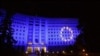 Cladirea Parlamentului de la Chișinău iluminată în culorile drapelului Uniunii Europene