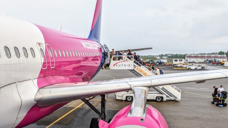 Самолет Wizz Air вернули в аэропорт Кутаиси из-за сообщения о бомбе