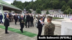 Američki ambasador odao je počast žrtvama genocida i pozvao zvaničnike na institucionalnu odgovornost da prihvate što se dogodilo u Srebrenici prije 27 godina