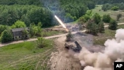 حملات راکتی و میزایل روسیه به مناطق متعدد اوکراین