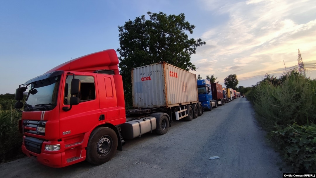 65.000 de autocamioane românești fac curse cu mărfuri în alte state membre ale Uniunii Europene. Sectorul transporturilor va fi în continuare cel mai afectat de refuzul Austriei ca România să intre în Schengen.