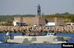 Rusko vojno plovilo tokom pomorskih vježbi koje su organizovale snage Baltičke flote ruske ratne mornarice, dio vježbi Zapad-2021 Rusije i Bjelorusije, u gradu Baltijsku u Kaljiningradskoj oblasti, Rusija, 9. septembar. 2021.